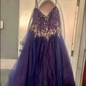 Plus size prom dress/ wedding dress very pretty sequins at the top